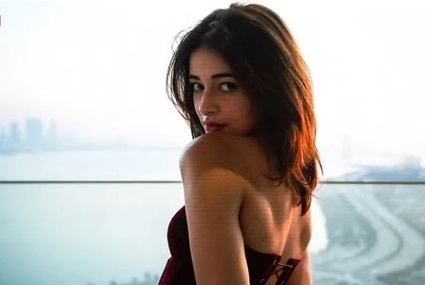 এআইয়ের প্রভাব নিয়ে ভাবতে বাধ্য করবে এই সিনেমা