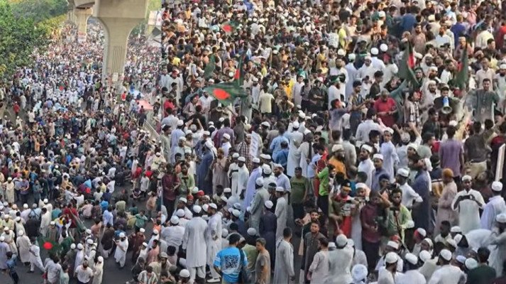 ‘আওয়ামী লীগ ব্যান করো’ স্লোগানে উত্তাল শাহবাগ, এ যেন আরেক ‘জুলাই’