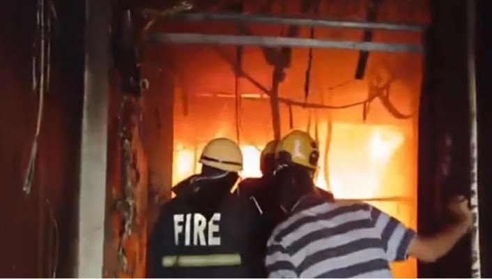 হায়দরাবাদে ভবনে ভয়াবহ অগ্নিকাণ্ড, নারী-শিশুসহ নিহত ১৭
