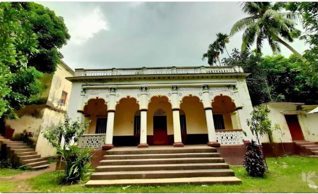 ঘুরে আসতে পারেন ২৫০ বছরের পুরনো রূপসা জমিদার বাড়ি