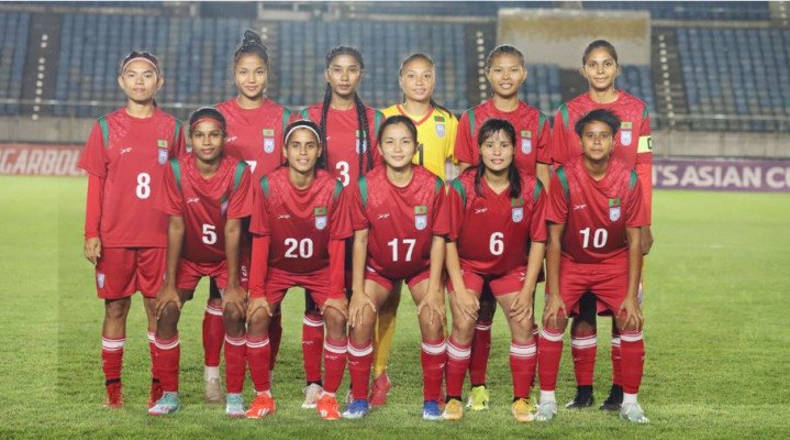 ঋতুপর্ণাদের ৫০ লাখ টাকা পুরস্কার ঘোষণা ক্রীড়া উপদেষ্টার, নিশ্চুপ বাফুফে