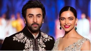 ‘খুনসুটি করছিলাম, রেগে ফোন ভেঙেছিল দীপিকা’