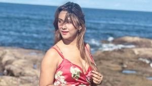 সমুদ্রপাড়ে নজর কাড়লেন ববি