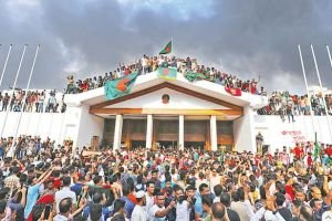 হাসিনার পতনই যেন একমাত্র প্রাপ্তি না হয়