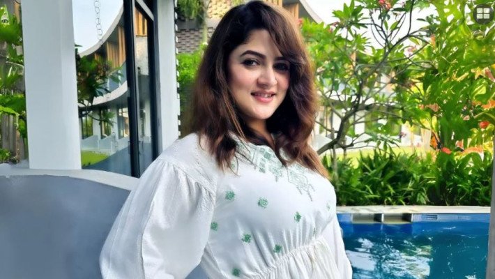 ‘আন্টি’ নয়, ছেলের বন্ধুরা আমাকে ‘দিদি’ বলে ডাকে: শ্রাবন্তী
