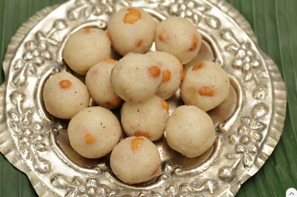 বাড়িতে কীভাবে বানাবেন নারকেল-ক্ষীরের নাড়ু