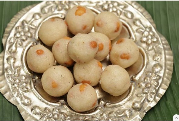 বাড়িতে কীভাবে বানাবেন নারকেল-ক্ষীরের নাড়ু