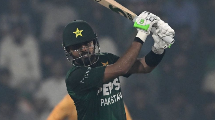 রোহিতের পর কোহলির বিশ্বরেকর্ডও কেড়ে নিলেন বাবর আজম