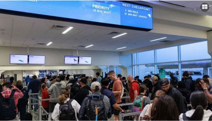 এয়ার ট্রাফিক কট্রোলারদের ‘শাটডাউনে’ যুক্তরাষ্ট্রের বিমানবন্দরে তীব্র বিশৃঙ্খলা