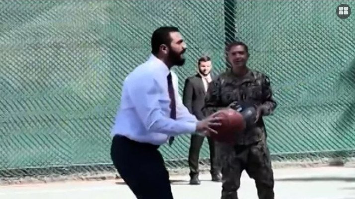 যুক্তরাষ্ট্রে পৌঁছেছেন সিরিয়ার আল-শারা, সেনাদের সঙ্গে খেলছেন বাস্কেটবল