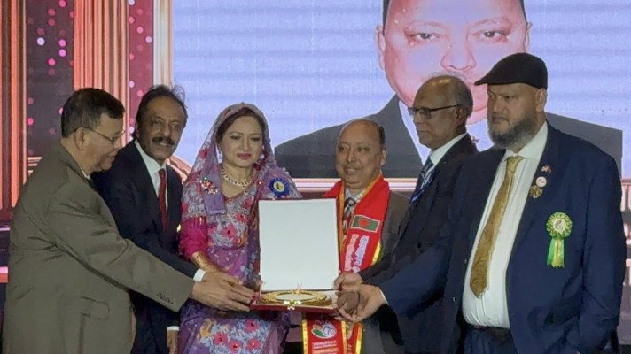 বাংলাদেশে শিক্ষা বিস্তারে বিশেষ অবদানের জন্য বিশেষ সম্মাননা পেলেন নিউইয়র্ক প্রবাসী শিক্ষানুরাগী মোশাররফ চৌধুরী