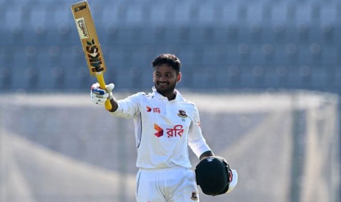 মাহমুদুলের সেঞ্চুরিতে ছুটছে বাংলাদেশ