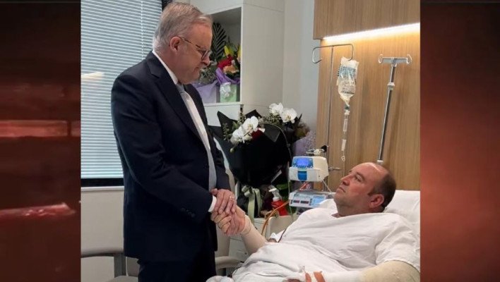 অস্ত্র ছিনিয়ে নেওয়া হিরোর সঙ্গে দেখা করলেন অস্ট্রেলিয়ার প্রধানমন্ত্রী