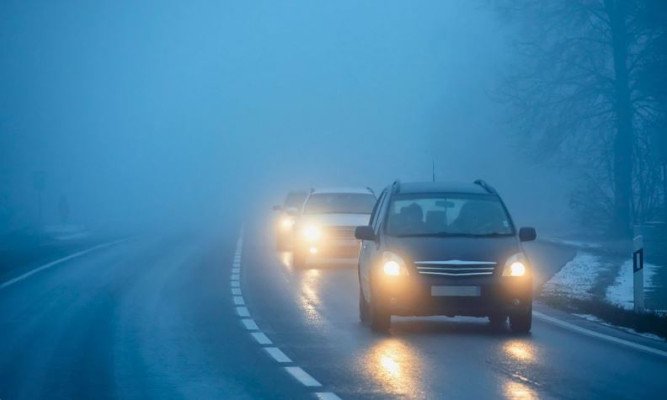 কুয়াশার মধ্যে নিরাপদ ড্রাইভিংয়ের কৌশল