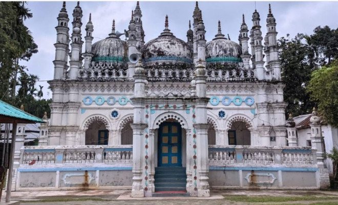 ঘুরে আসতে পারেন ১৫০ বছরের পুরনো জামালপুর জমিদার বাড়ি জামে মসজিদ