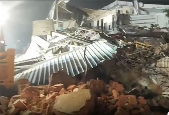 দিল্লি হাইকোর্টের নির্দেশ অমান্য করে তুর্কমান গেট এলাকায় মসজিদের কাছে স্থাপনা গুঁড়িয়ে দিল পৌর কর্তৃপক্ষ