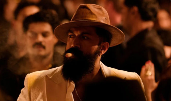 অন্তরঙ্গ দৃশ্য নিয়ে মন্তব্য ভাইরাল, বিতর্কের মুখে যশ!