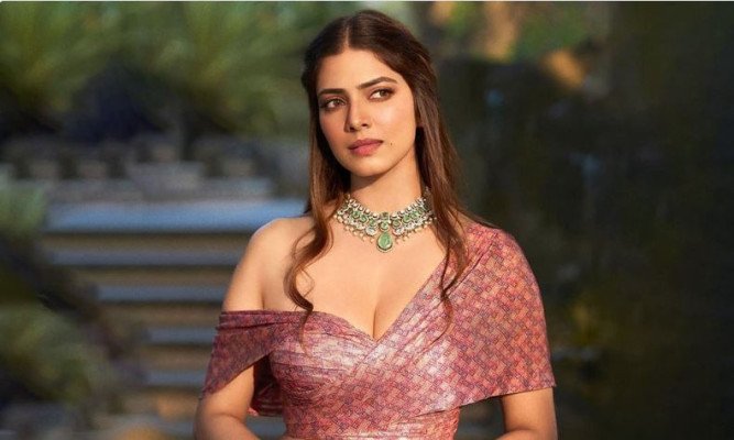 ‘এই পেশায় চেহারা থেকে হাঁটার ভঙ্গি—সবকিছু নিয়েই মন্তব্য আসে’