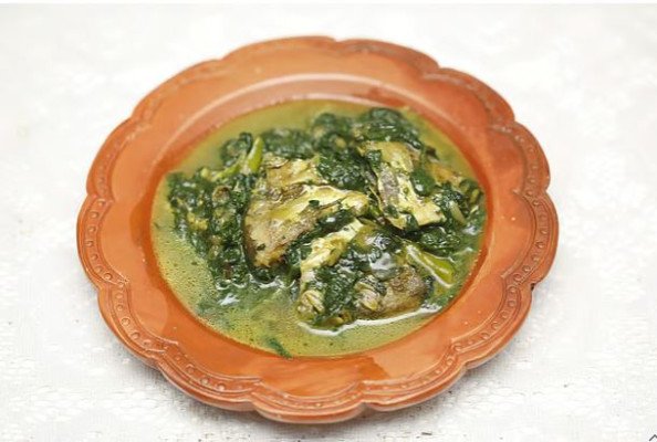 পালংশাকে ফলি মাছের মাথার রেসিপি