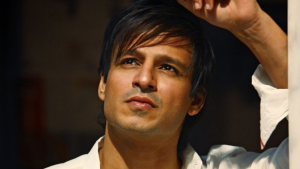 চলন্ত গাড়িতে লোহার রড ছুটে আসে বিবেকের দিকে