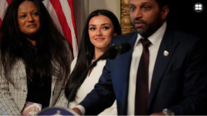 এবার প্রেমিকার জন্য এলিট এফবিআই সোয়াত দল মোতায়েন ক্যাশ প্যাটেলের