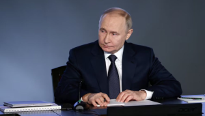 যুদ্ধক্ষেত্রের অগ্রগতি দেখতে ফ্রন্টলাইন কমান্ড সেন্টারে পুতিন