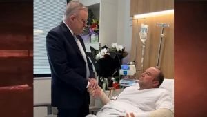 অস্ত্র ছিনিয়ে নেওয়া হিরোর সঙ্গে দেখা করলেন অস্ট্রেলিয়ার প্রধানমন্ত্রী