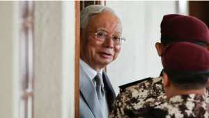 মালয়েশিয়ার সাবেক প্রধানমন্ত্রী নাজিব রাজাকের ১৫ বছরের কারাদণ্ড