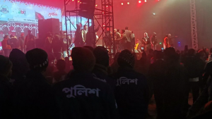 জেমসের কনসার্টে ইট নিক্ষেপ, আহত ২৫