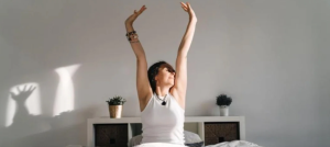 সকালের যে অভ্যাসগুলো আপনাকে দ্রুত বুড়িয়ে দিচ্ছে