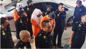 ২ স্ত্রীসহ মালয়েশিয়ার সাবেক সেনাপ্রধান আটক