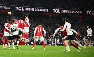 লিভারপুলের সঙ্গে আটকে গেল আর্সেনাল