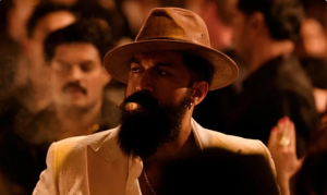 অন্তরঙ্গ দৃশ্য নিয়ে মন্তব্য ভাইরাল, বিতর্কের মুখে যশ!