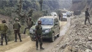 কাশ্মিরে ভারতীয় ১০ সৈন্য নিহত