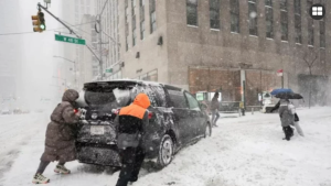 শীতকালীন ঝড়ে বিপর্যস্ত যুক্তরাষ্ট্র, বিদ্যুৎহীন ১০ লাখ বাসিন্দা