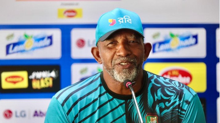 আশার আলো নিয়ে ছুটিতে গেলেন ফিল সিমন্স