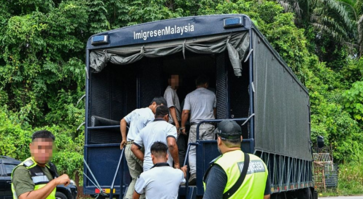মালয়েশিয়ায় ৬২০০ অবৈধ অভিবাসী গ্রেফতার