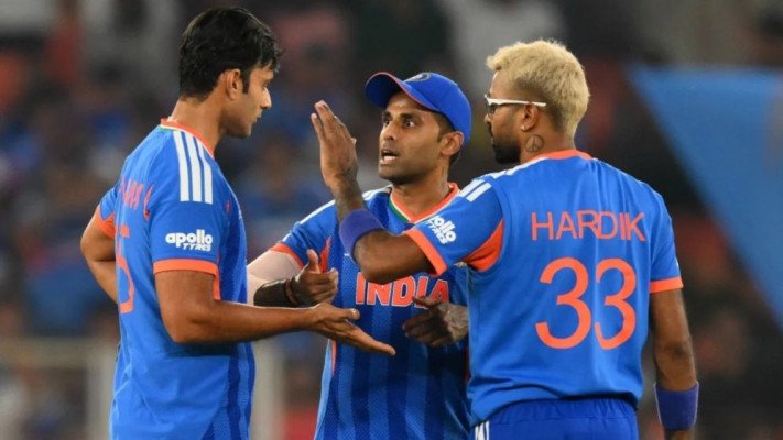 ভারতকে কোণঠাসা করে দিল উইন্ডিজ, মেলাতে হবে আরও কঠিন সমীকরণ