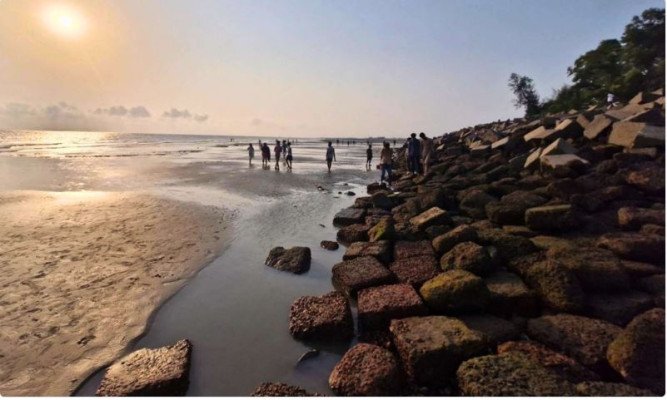 নিরিবিলি প্রকৃতির ঠিকানা আকিলপুর সমুদ্রসৈকত