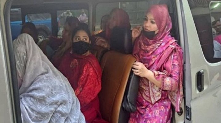 ধানমন্ডিতে ঝটিকা মিছিল, মহিলা আ. লীগের সাত নেতাকর্মী গ্রেফতার