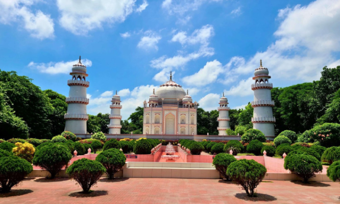 দেশেই তাজমহলের আদলে স্থাপনা, বাংলার তাজমহল