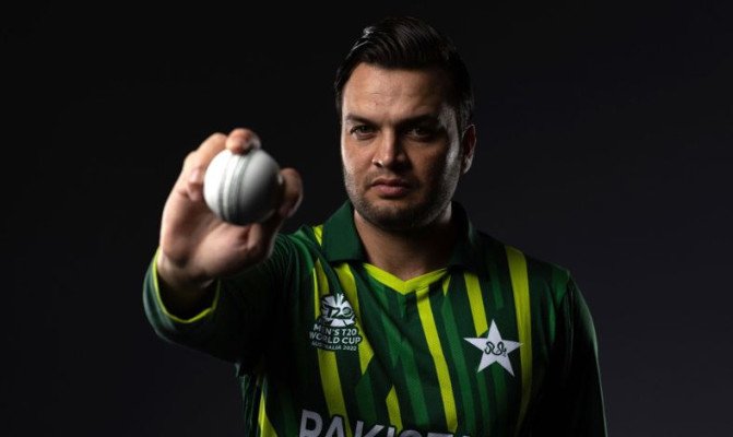 অবসর ভেঙে ফিরতে চান পাকিস্তানের তারকা স্পিনার