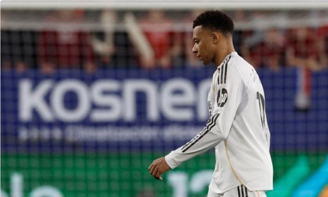 মাদ্রিদ ছেড়ে ফ্রান্সে অসন্তুষ্ট এমবাপ্পে