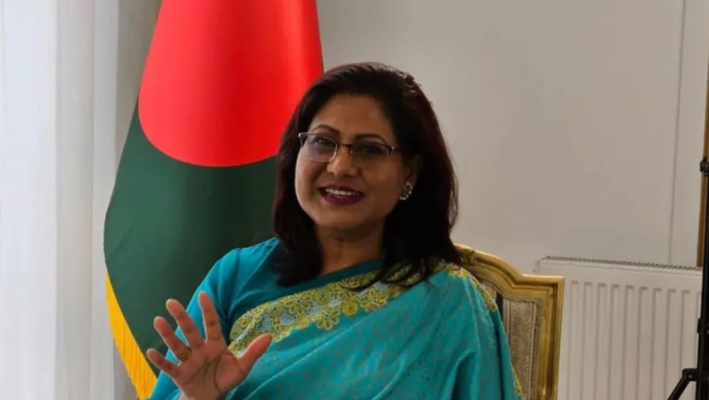 হিথ্রো বিমানবন্দরে বাংলাদেশি হাইকমিশনারকে প্রত্যাহারের ঘোষণা দেওয়া ঘিরে আলোচনা