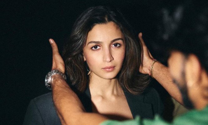 ফের মুক্তি পেছাল আলিয়ার সিনেমার