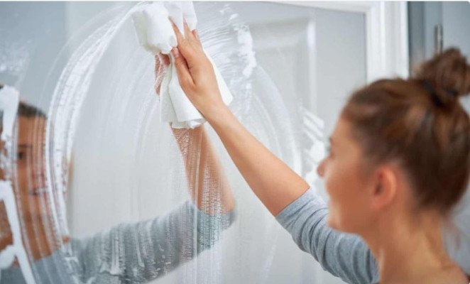 আয়না ও কাচের কালো ছোপ দূর করার সহজ উপায়