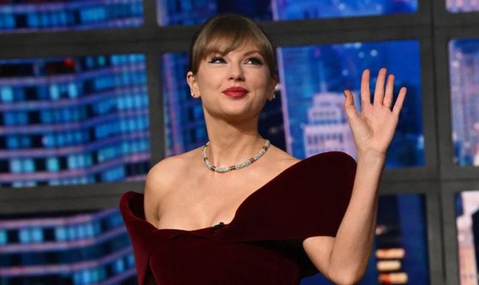 টেইলর সুইফট এখন বিশ্বের সবচেয়ে ধনী গায়িকা