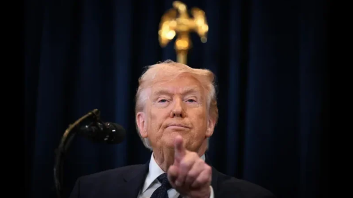 ইরান যুদ্ধে নিয়ন্ত্রণ হারিয়েছেন ট্রাম্প: ডেমোক্র্যাট সিনেটর