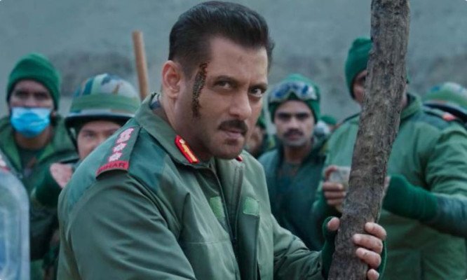 হঠাৎ বদলে গেল সালমান খানের সিনেমার নাম