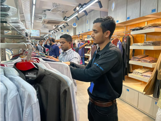 চাঁদরাতের শেষে ঈদের প্রস্তুতি শুরু হয় যাঁদের